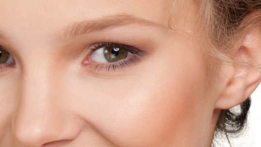 quitar ojeras y bolsas con acido hialuronico en la clinica de medicina estetica EB en Madrid