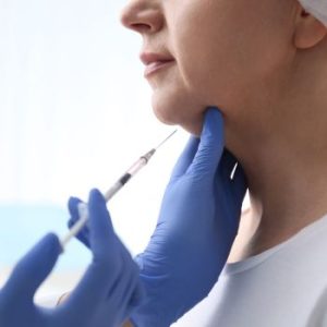 elimina la papada sin cirugia en la Clinica de medicina estetica EB