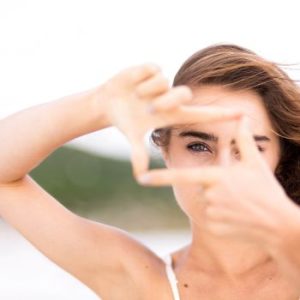 Tratamiento eliminar ojeras con acido hialuronico en las Clínicas de Medicina Estetica EB